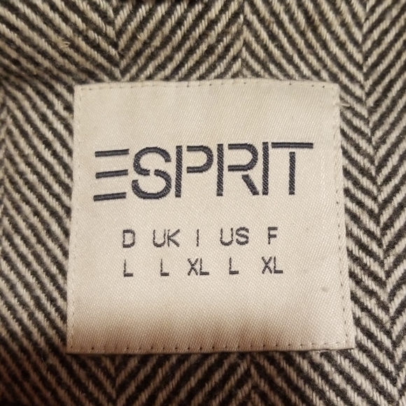 Trench coat with fur hoodie - Picture 6 of 8